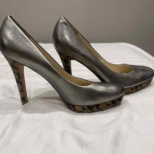 USED 8.5 black/wood coach heels